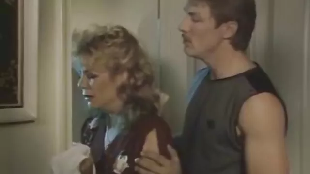 Az ázsiai pornómodell, Amy Parks lecsapta a punciját egy forró testvér sex videó vérű ménes
