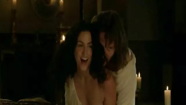 Szemet gyönyörködtető barna lány testver sex videok masszív mellekkel, isteni BJ-t ad elő a fürdőszobában