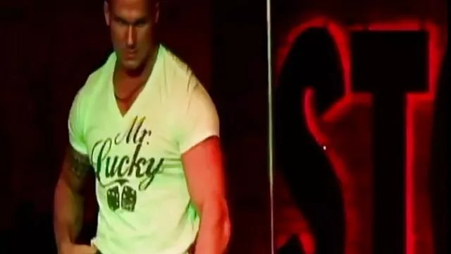 Az elkényeztetett csaj leszopja az öccsét Mia Pearl elcsábítja legjobb barátnője férjét