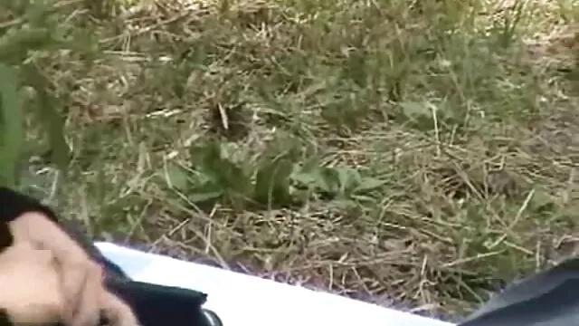 Buzgó mocskos kurva teso sex Amber szenvedélyesen lovagol a faszon, mielőtt forró anális szar