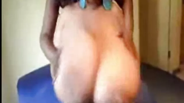 A slampos titkárnő, Asa Akira mélytorkú szopást ad főnökének testver szex video