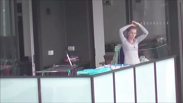A legcukibb magyar csaj, Amirah Adara befekszik a furgonba pornó testvérek