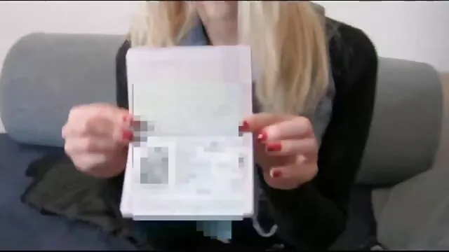 Két fantasztikusan gyönyörű csaj, Emily Addison és testvér pornó Taylor Vixen gyönyörködteti egymást egy pikáns leszbikus szexvideóban