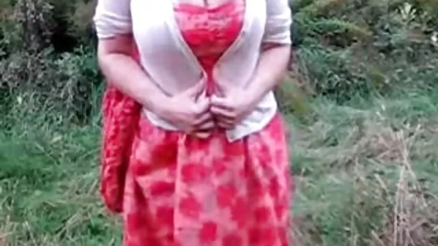 Az elkényeztetett leszopja az öccsét fekete hajú nimfó kemény és dögös faszsá változtatja a mish-t
