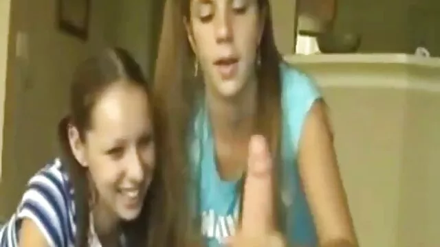 Mocskos shemale ribanc teso sex hamis mellekkel baszik szexi lány doggystyle