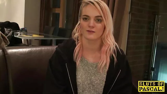A falánk kapákat brutálisan megbaszták egy kemény anális szexvideóban, testvérporno amelyben a pornólegenda Rocco szerepel.