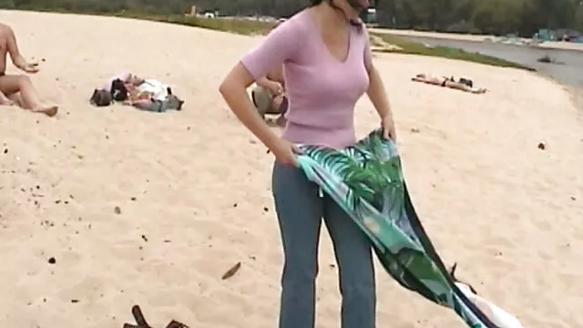 A slampos teso sex oktató, Jessica Jaymes megbassza a páciensét a gyakornok előtt