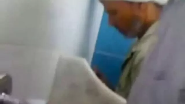 A kanos szőke anyuka teso sex a BF-je által krémesíti a szőrös muffját