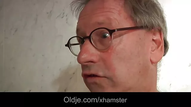 A csinos és vad ázsiai xxx testvér barna megérdemel egy kőkemény análist fekete studival
