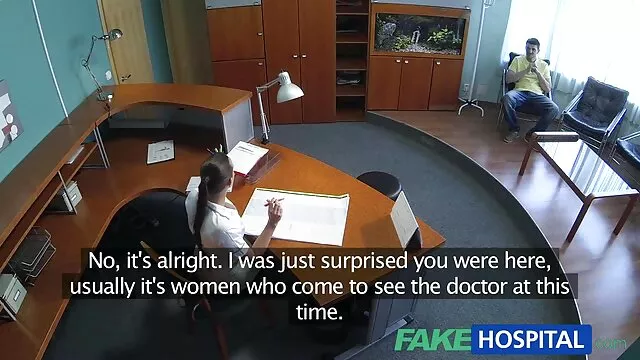 Csábító testvér pornó szőke csaj mutogatja kiütött testét
