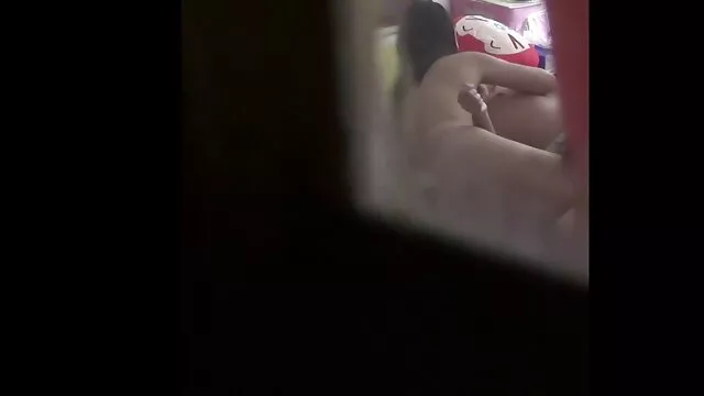 A falánk barna lány Lola szopással pornó testvérek kezeli a férfiját, Libort