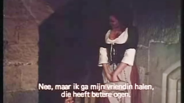 Csodálatos dögös leszbók fürdenek és megeszik egymás nedves, testver porno lédús punciját
