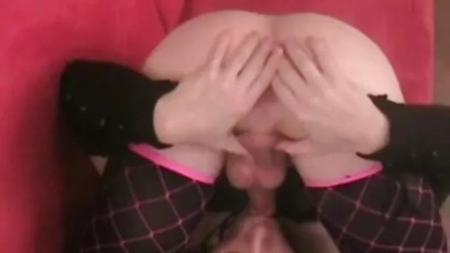 Szemetes kinézetű prosti testvér pornó neccben Holly Hendrix szolgálja állandó ügyfelét