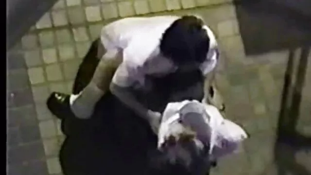 Kövér ázsiai testvér dugás lány nagy szamárral és kancsókkal nagy fekete kakast szar, mielőtt kibaszott keményen