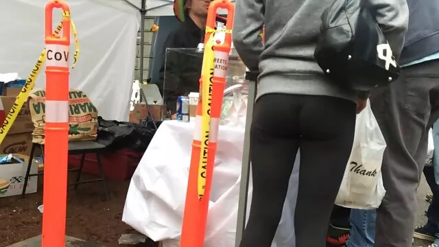 Slutty barna kurva fenék szar kutyus testversex stílusban