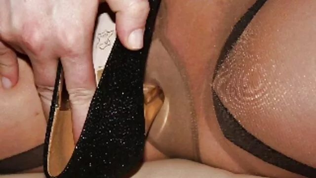 Slampos busty titkárok csalogatják a srácot, hogy szopja meg finom, erős testvérpornó farkát