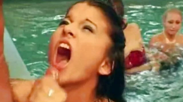 A keleti zsákmány kurva análisan durva lesz a padlón lévő erős testver porno fekete csap miatt