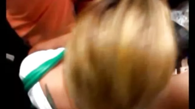 A sercegő csaj, testvérszex Veronica Avluv részt vesz egy őrült csoportos szexben