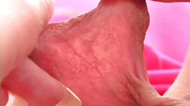 A perverz testver sex perverz két szolgaságban lévő vörös hajú menyecske baszik