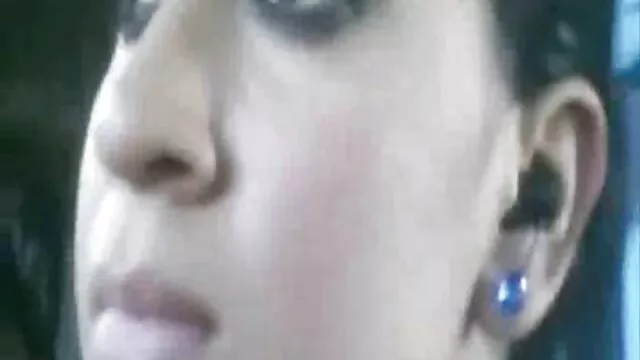 Szexre kiéhezett testvér sex lány Mika Tan lovagló fasz a tetején a perverz anális szex videóban